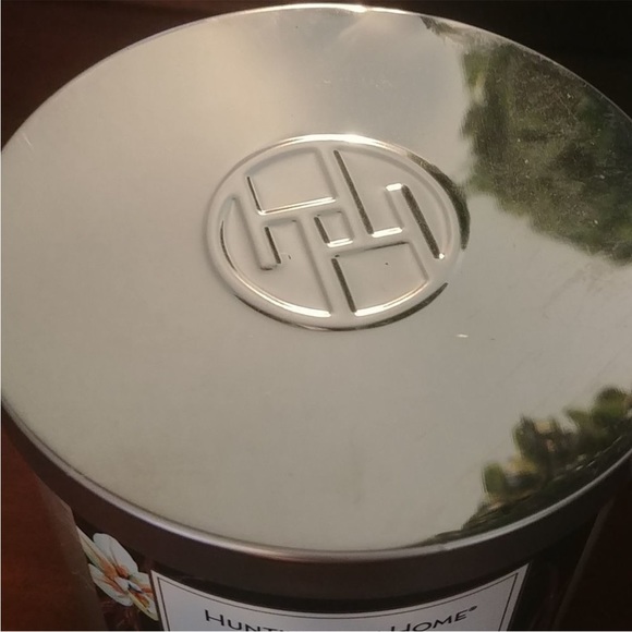 Vanilla Huntington Home soy blend triple wick candle - Picture 5 of 7